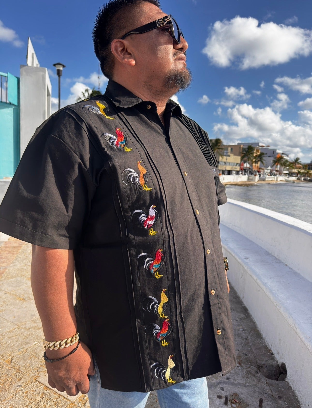 Guayabera gallos negro