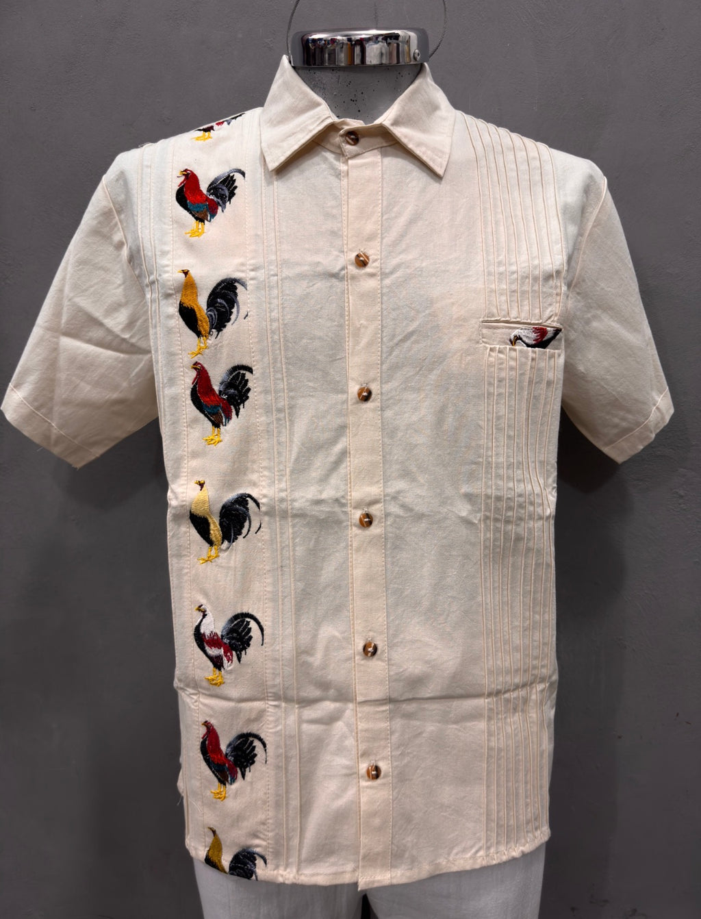 Guayabera de gallos