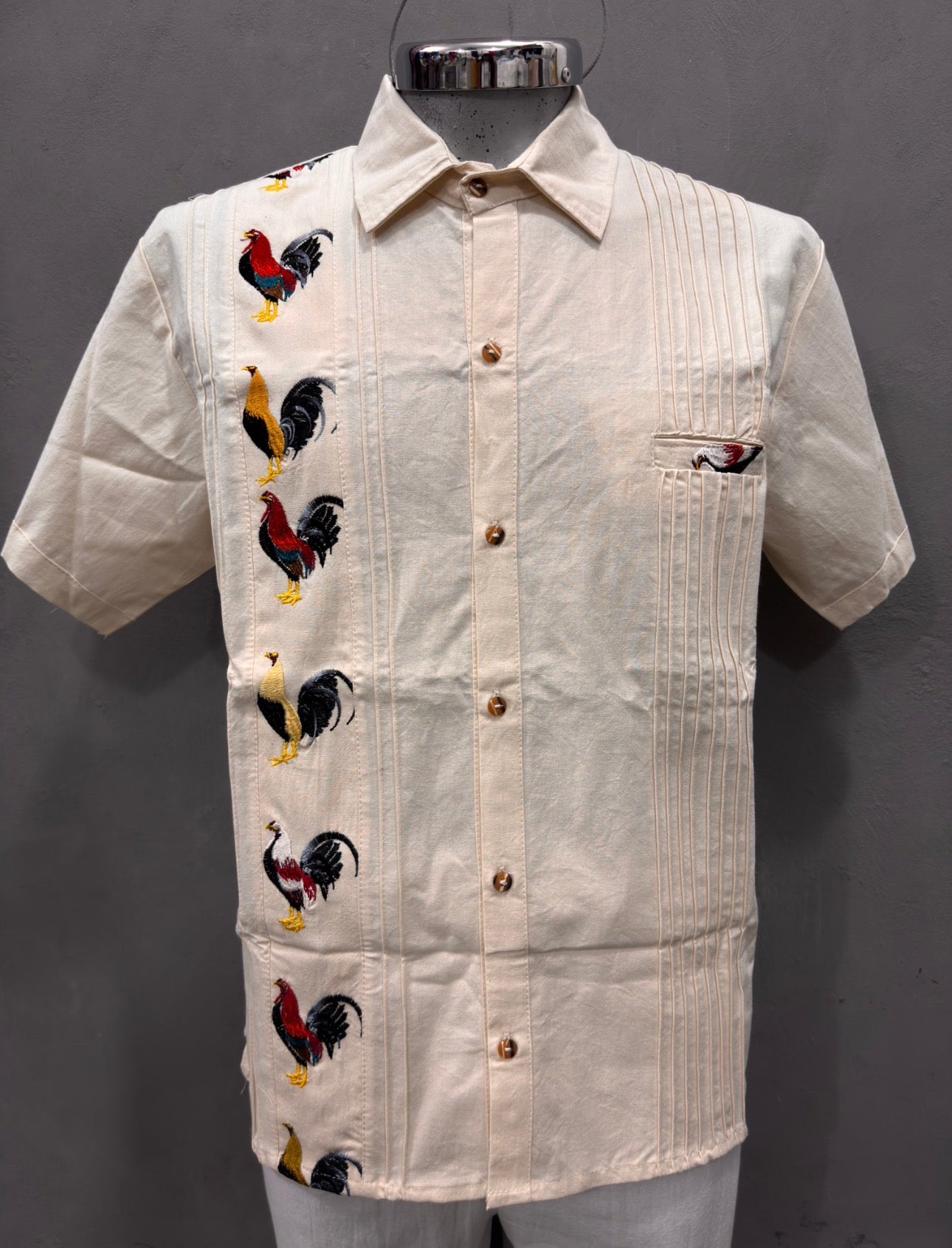 Guayabera de gallos